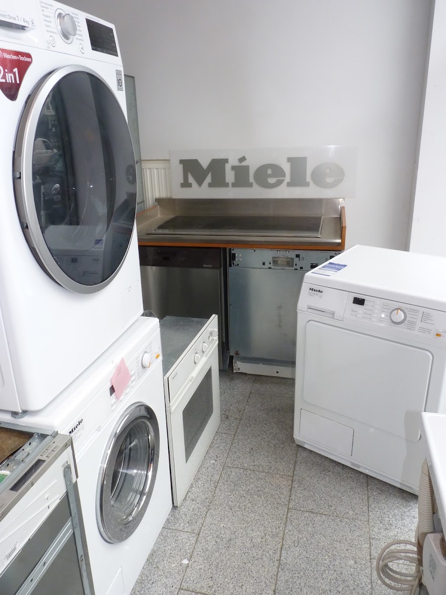 Verkaufsraum von Elektro-Haus Wichmann mit Miele-Beschilderung